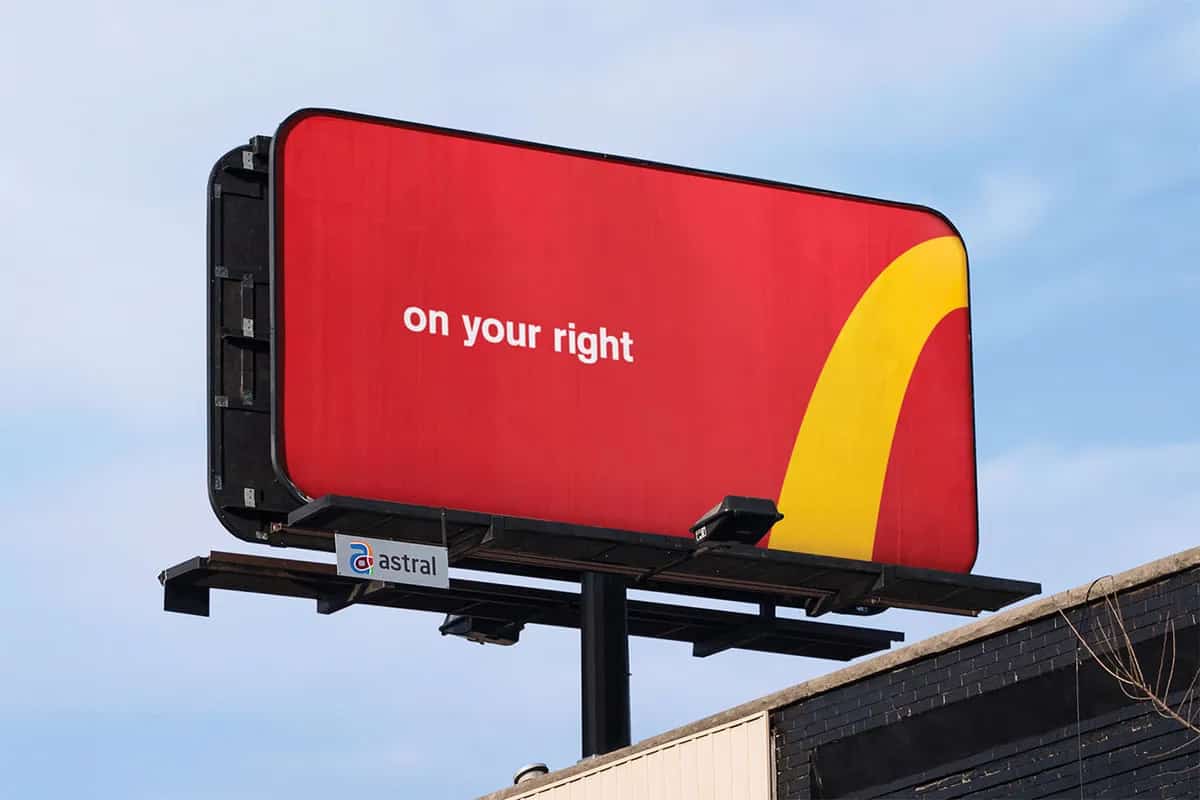 McDonald's 简约指引式广告牌